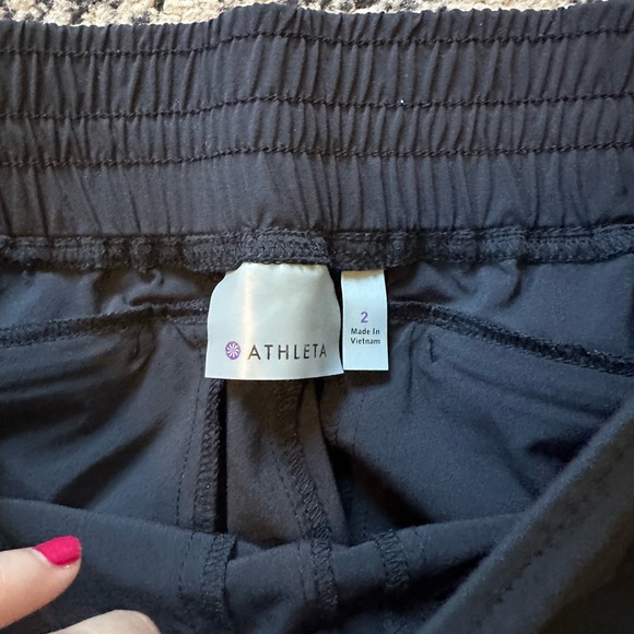 Athleta black cropped drawstring joggers size 2 with 4 zip pockets - Picture 5 of 5